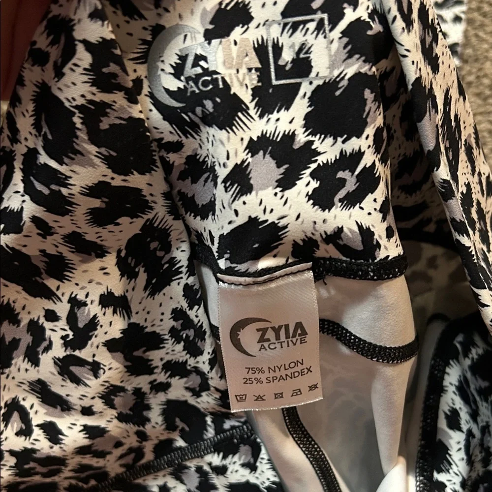 ZYIA Black and White Leopard Print Activewear - Picture 2 of 3